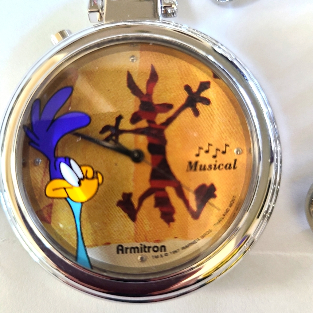 ROAD RUNNER & WILE E COYOTE Vintage Watch Musical,  Pocket Watch 